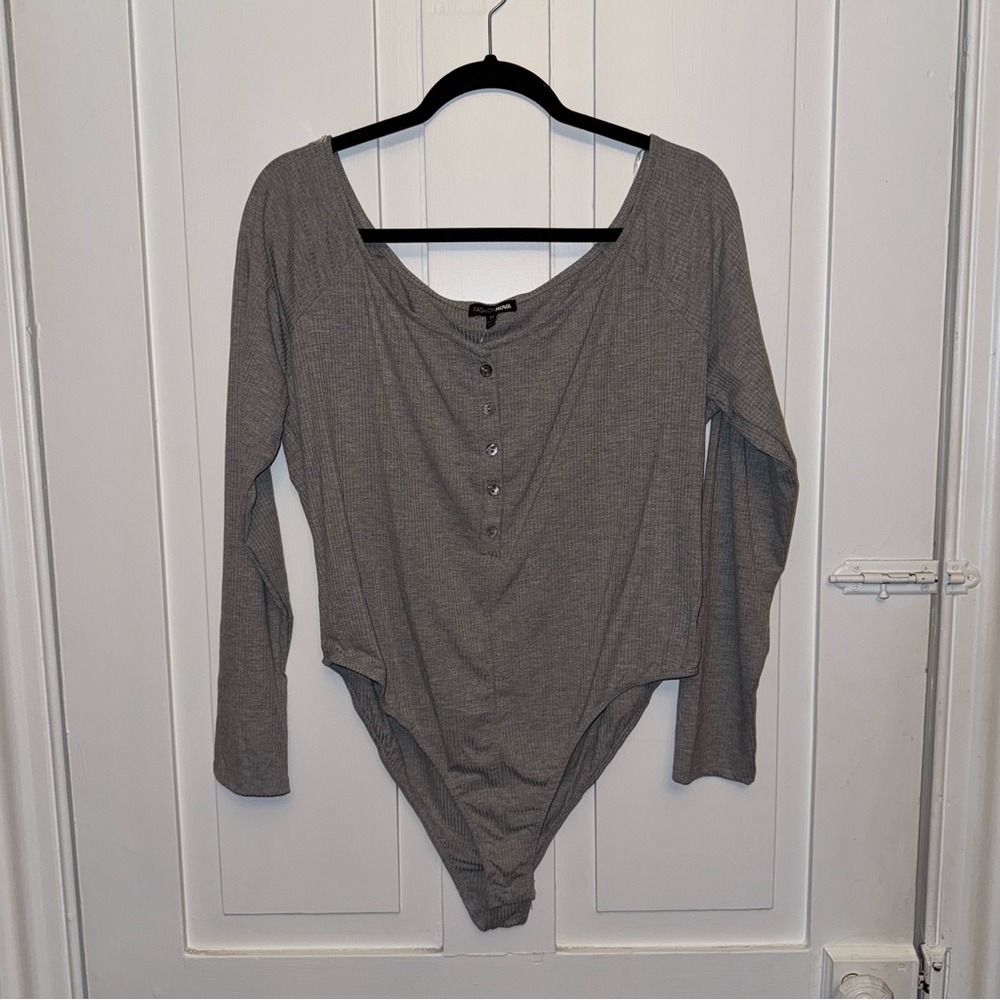 ✨fashion nova heather grey hazel ribbed henley bodysuit✨
